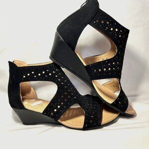 Belladia-Women's Beaded Black & Tan Wedge Sandals-2" Heels-NWOT-Sz. 8 1/2-Causal